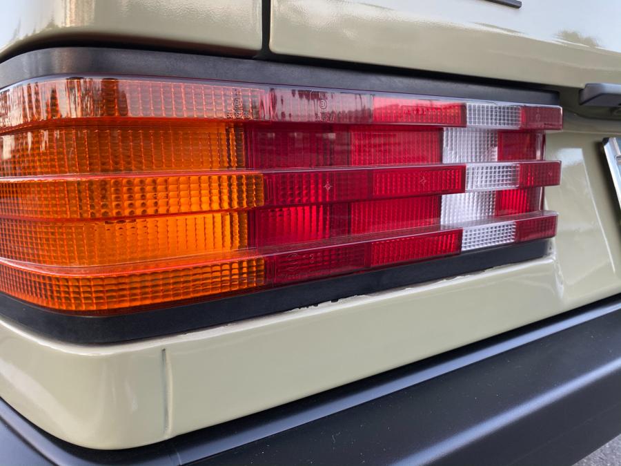 Детали экстерьера Mercedes-Benz 190 D (W124) 1984 года  (NA) (фото 67 из 240)